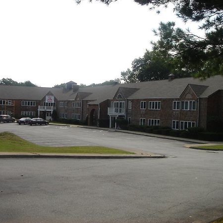 Econo Lodge Inn & Suites Groton Exterior photo