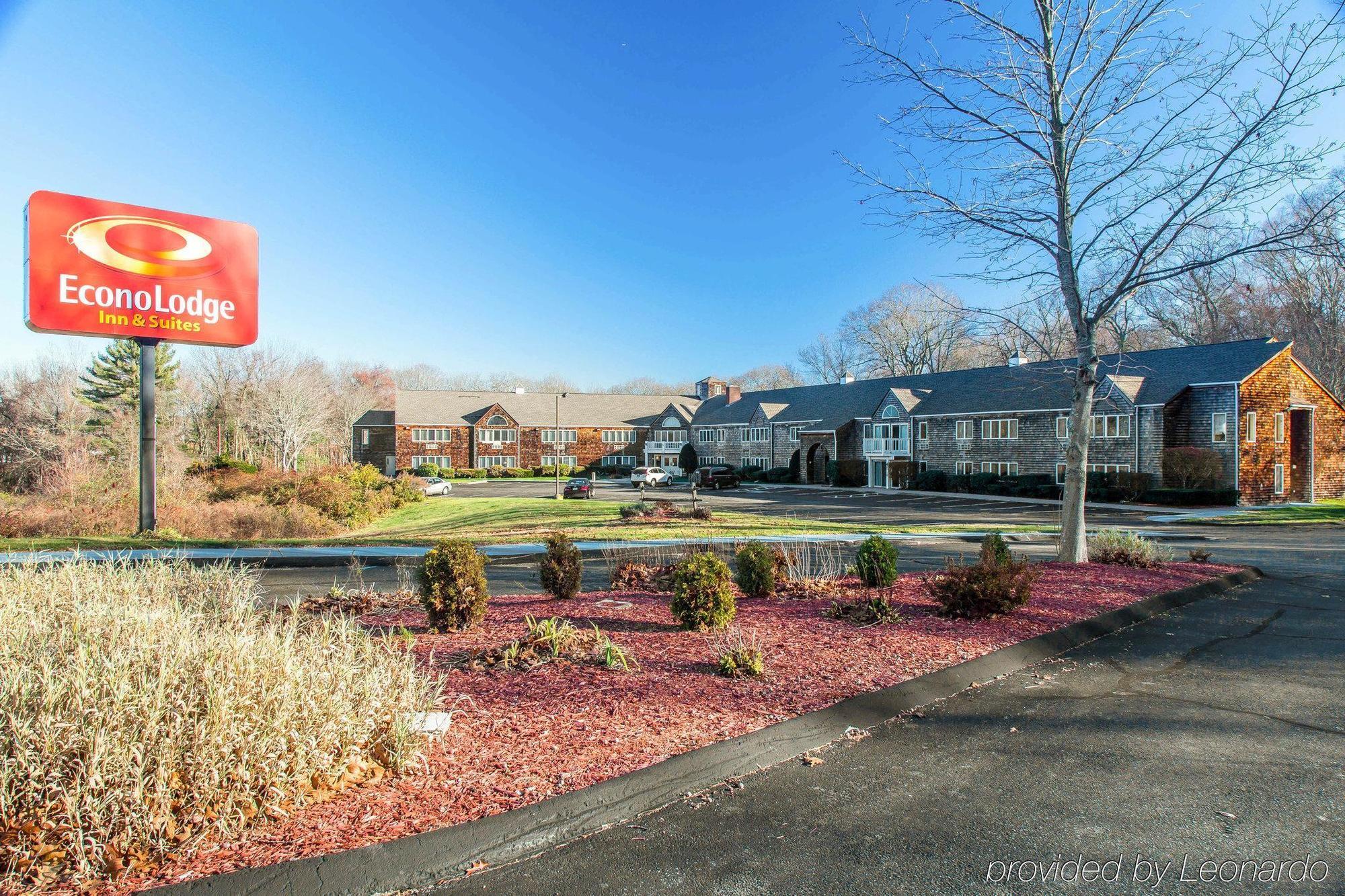 Econo Lodge Inn & Suites Groton Exterior photo