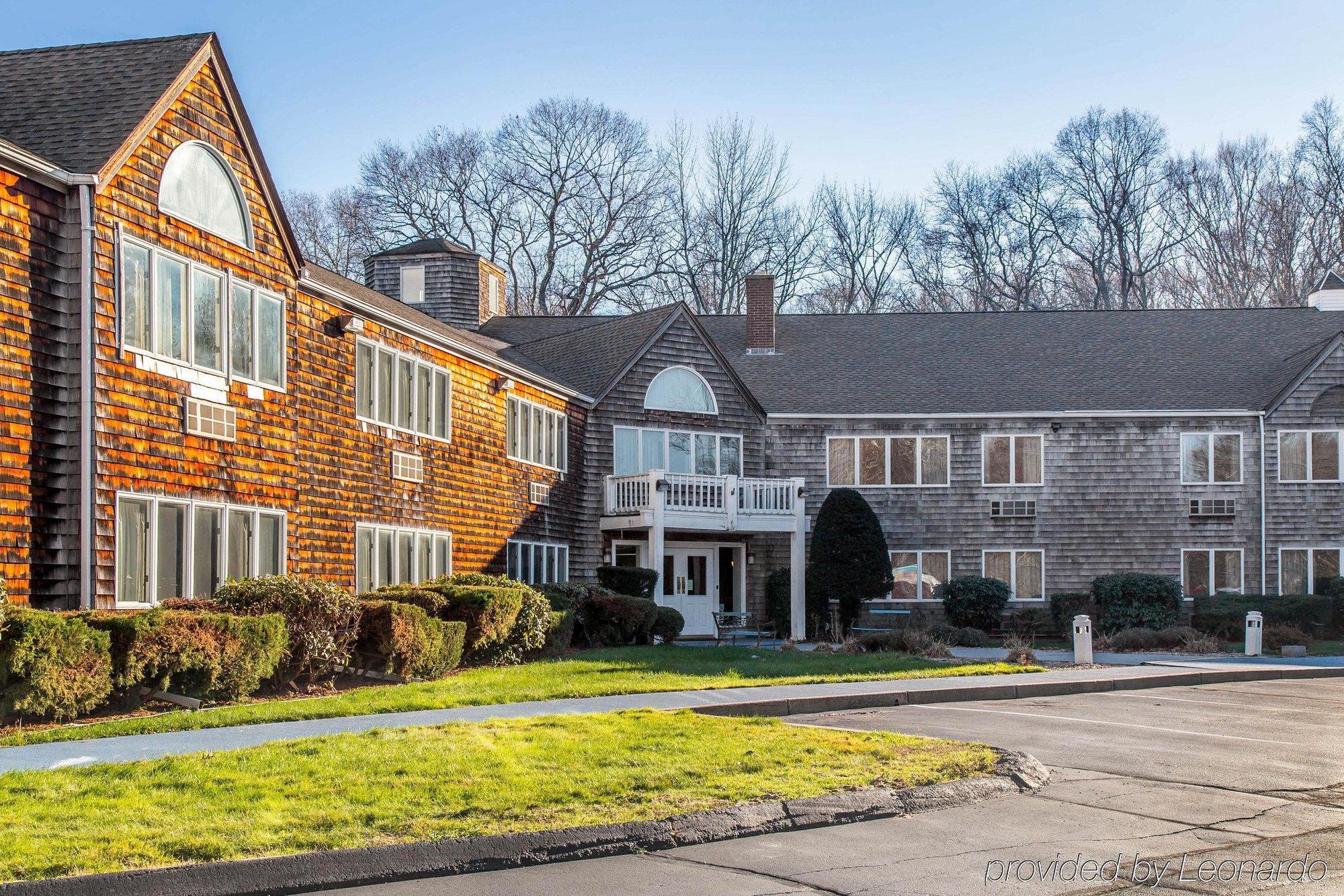 Econo Lodge Inn & Suites Groton Exterior photo