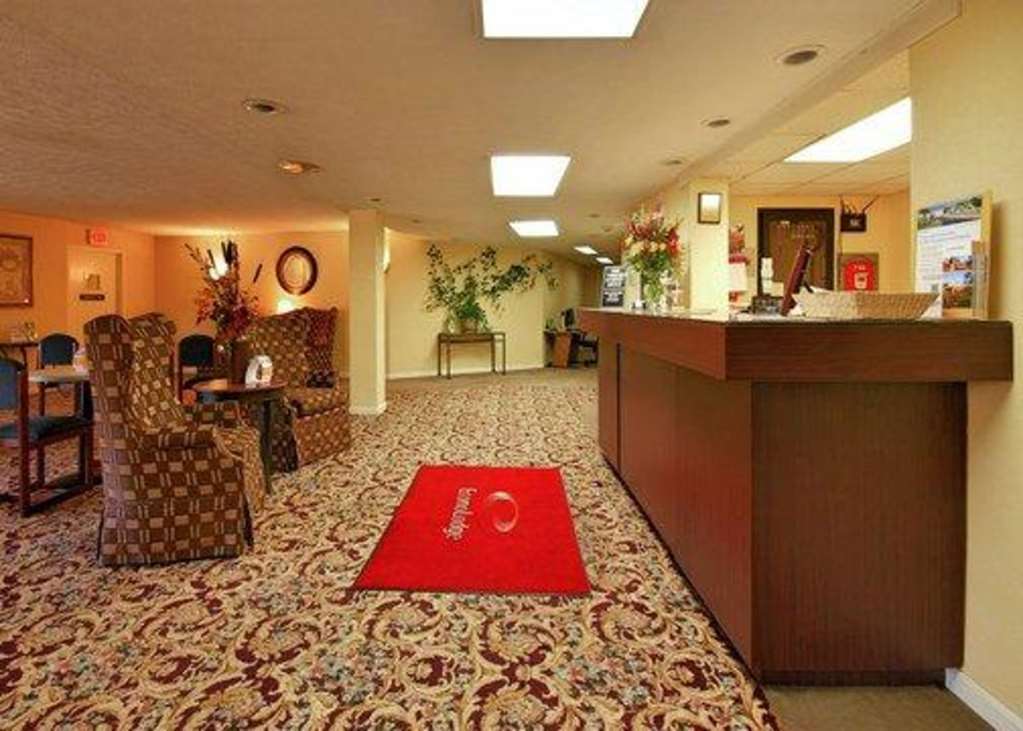 Econo Lodge Inn & Suites Groton Interior photo