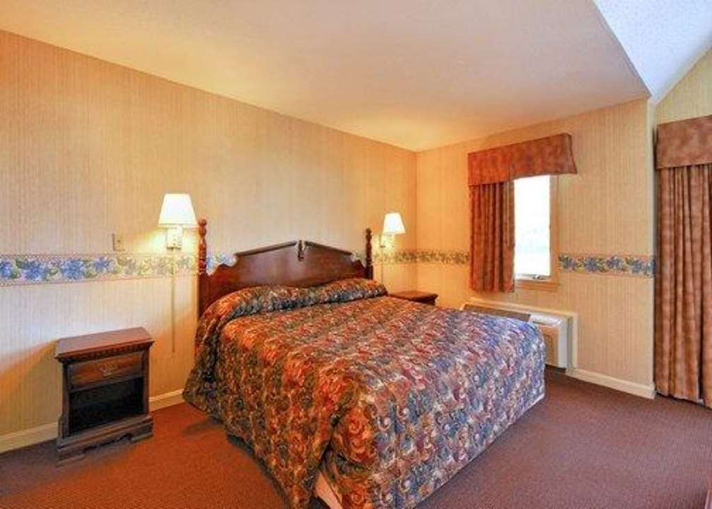 Econo Lodge Inn & Suites Groton Room photo