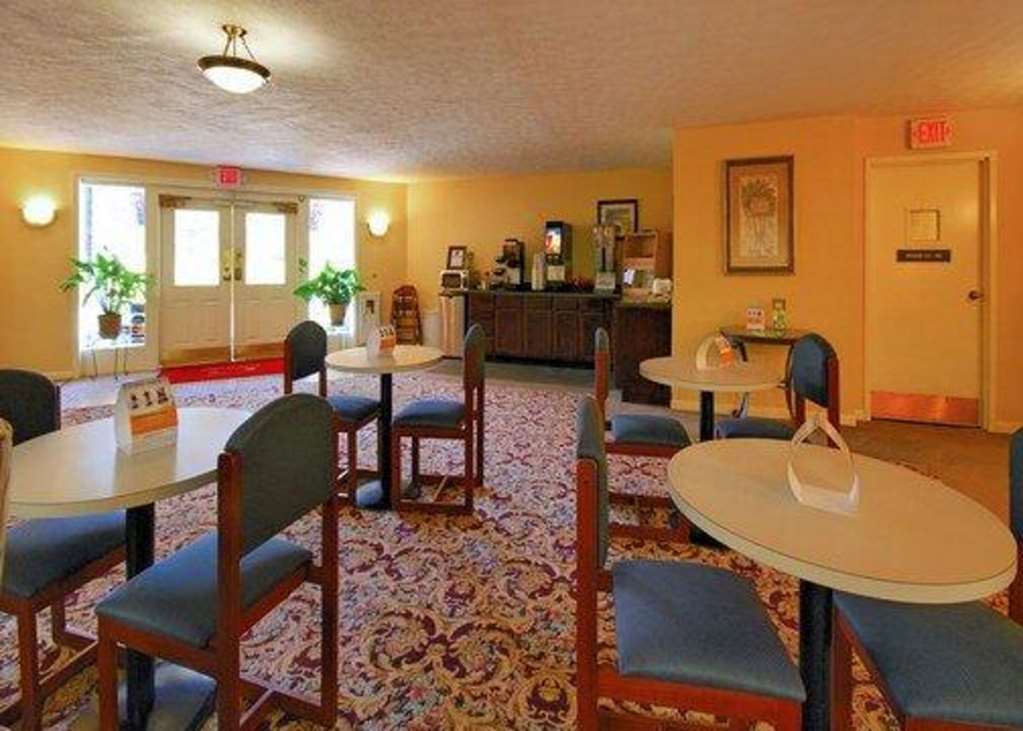 Econo Lodge Inn & Suites Groton Restaurant photo