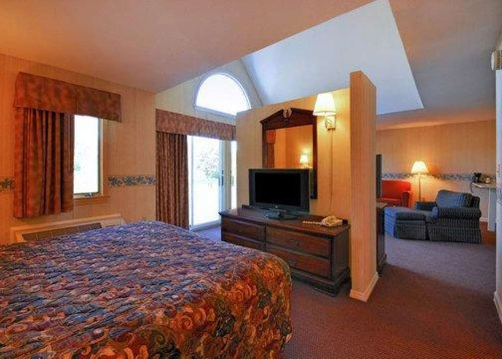 Econo Lodge Inn & Suites Groton Room photo